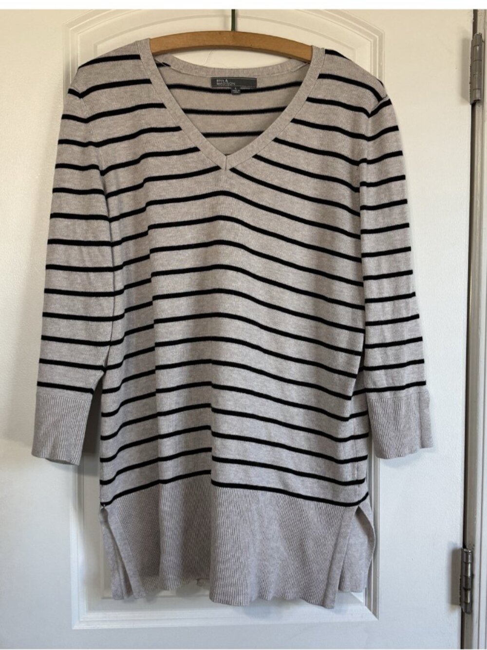 89th and madison Tunic Sweater Tan Black striped 3/4 Sleeve Soft V Neck Top Lg